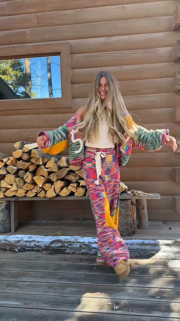 Multi-color knitted set