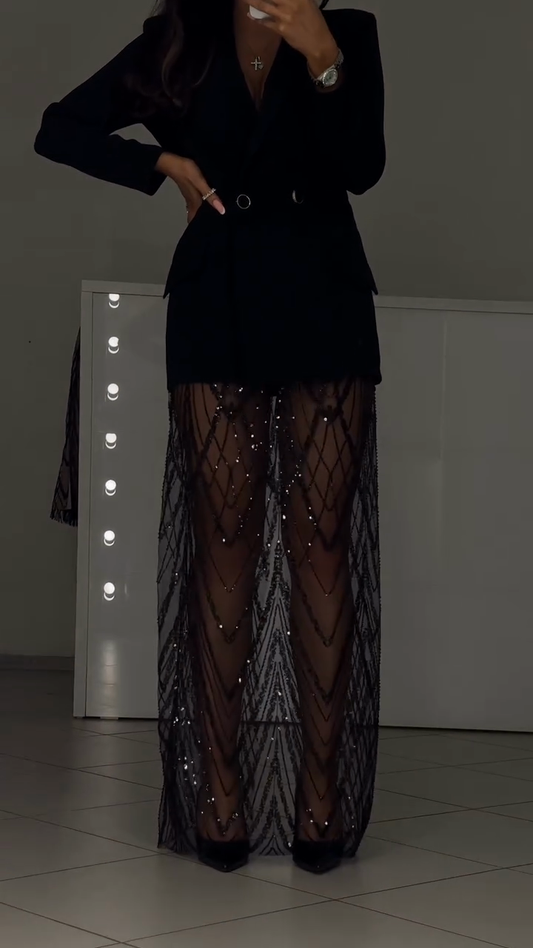 Black Structured Set