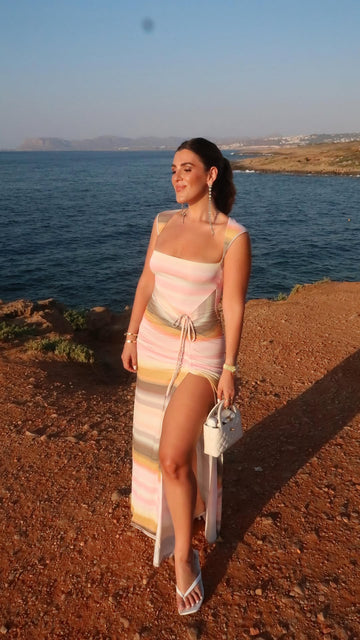 Light-colored striped slit pleated maxi skirt